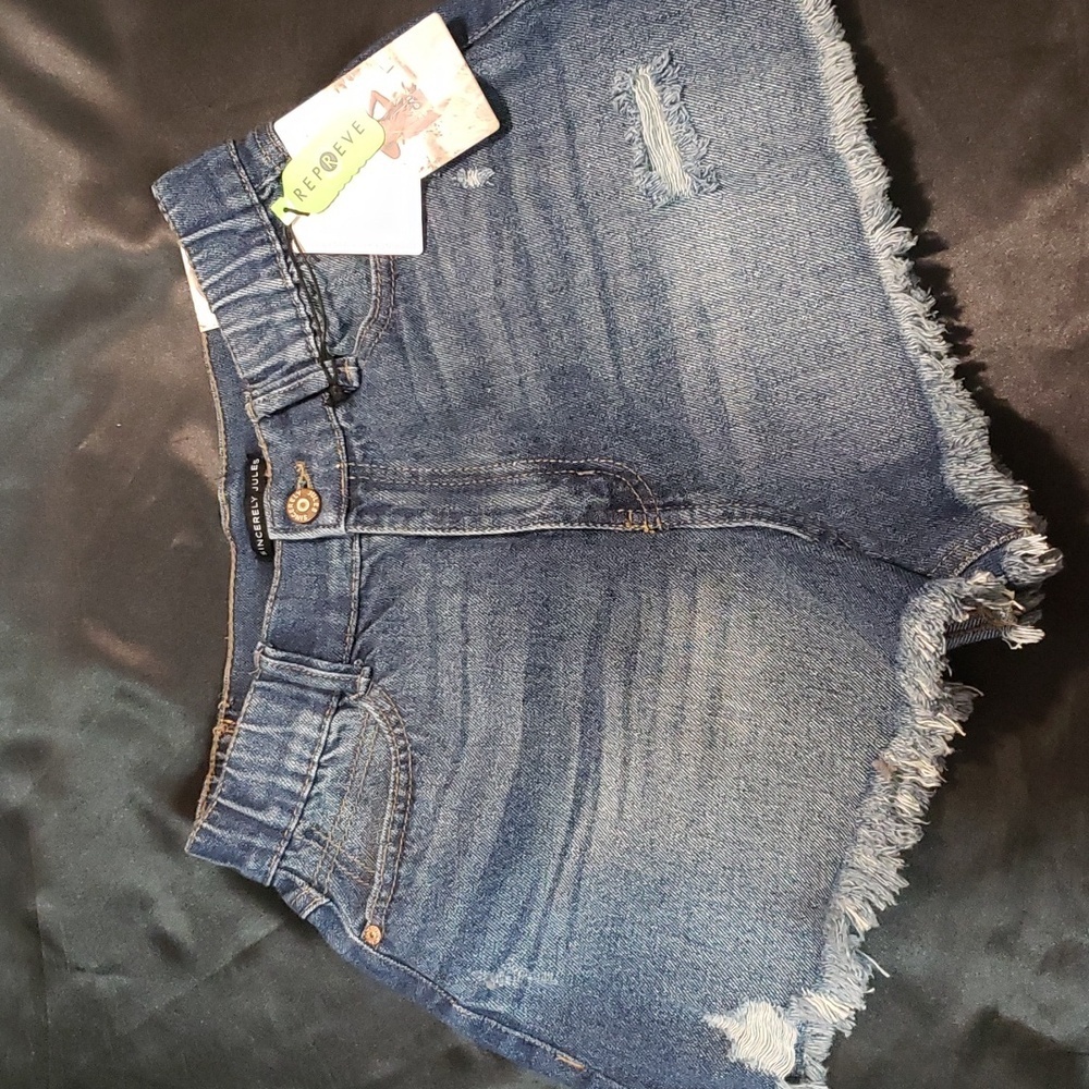 Sincerely Jules Super High Rise Mom 9/29 NWT Distressed Denim Shorts